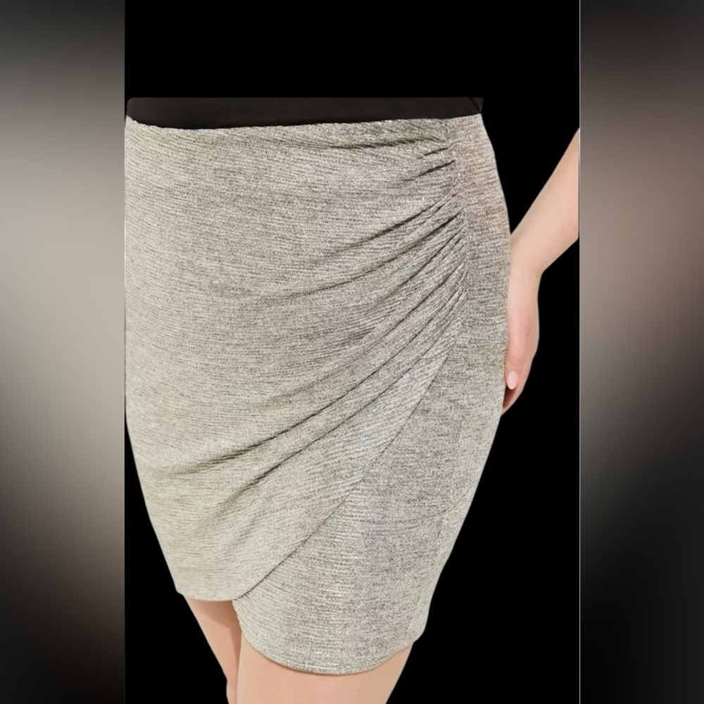 Torrid Mini Foil Knit Tulip Skirt size 1 = 14/16 and 2 = 18/20 - Picture 2 of 4
